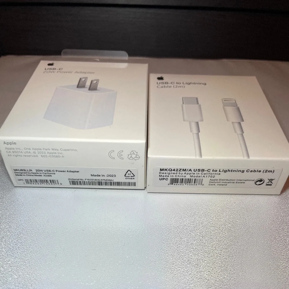 Apple charger USB-C 20W w/ type C data cable 6 FT - Picture 2 of 2